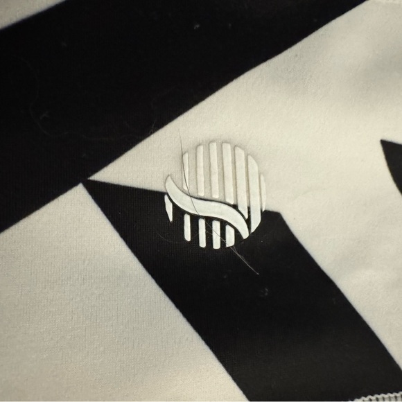 Shebeest Cycling Jersey - Medium. 1/4 zipper - Picture 6 of 10